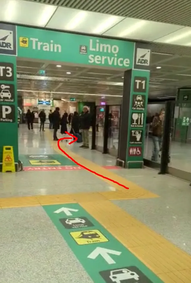 Rome Fiumicino Airport: meeting point, photo 1
