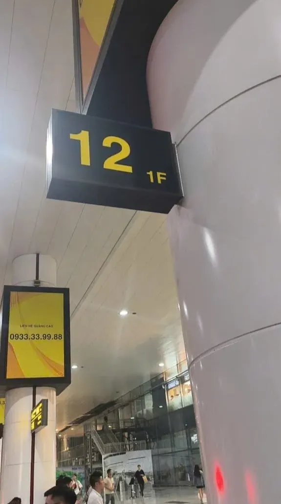 Noi Bai International Airport: meeting point, photo 1