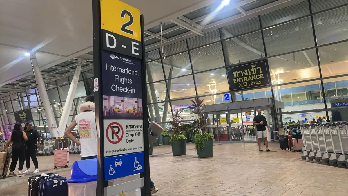Phuket International Airport: meeting point, photo 1